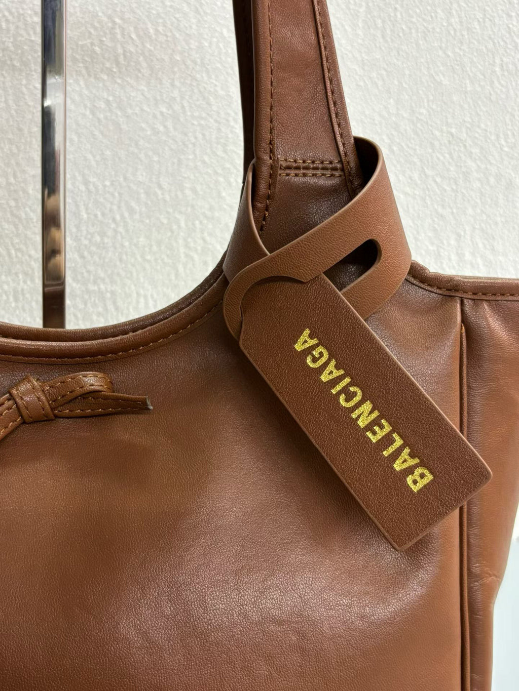 B1N36J11 Popular leather bag