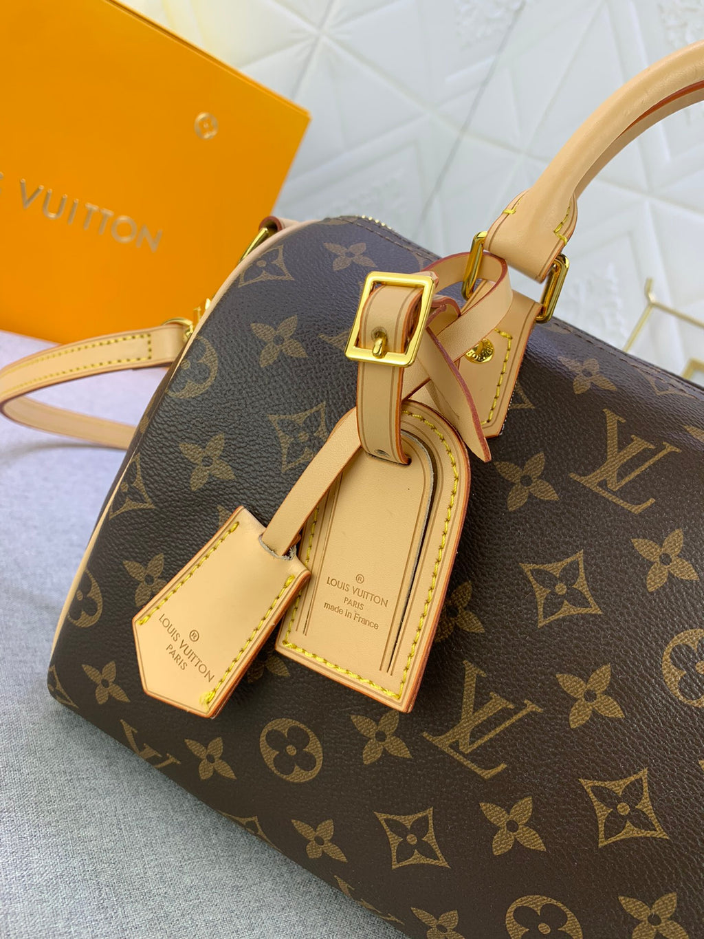 B12X44E268 Popular  leather bag 