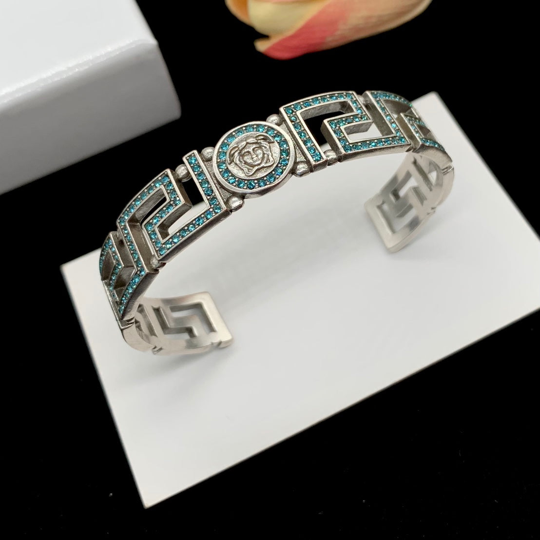 X1N73V73K  Popular bracelet