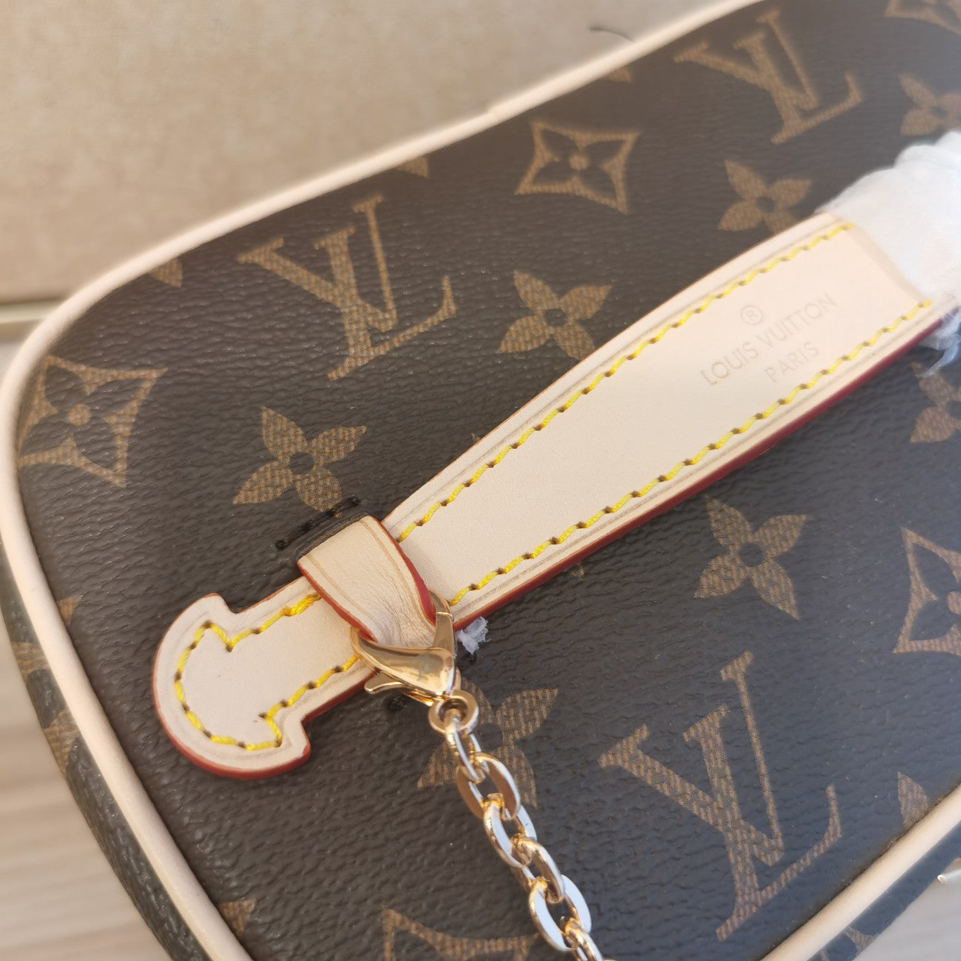 B1X34E273 Popular  leather bag 