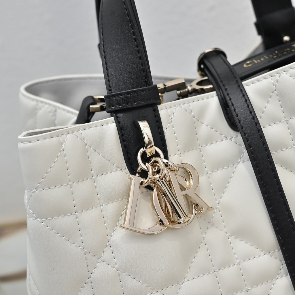 B1R76D40 Popular leather bag