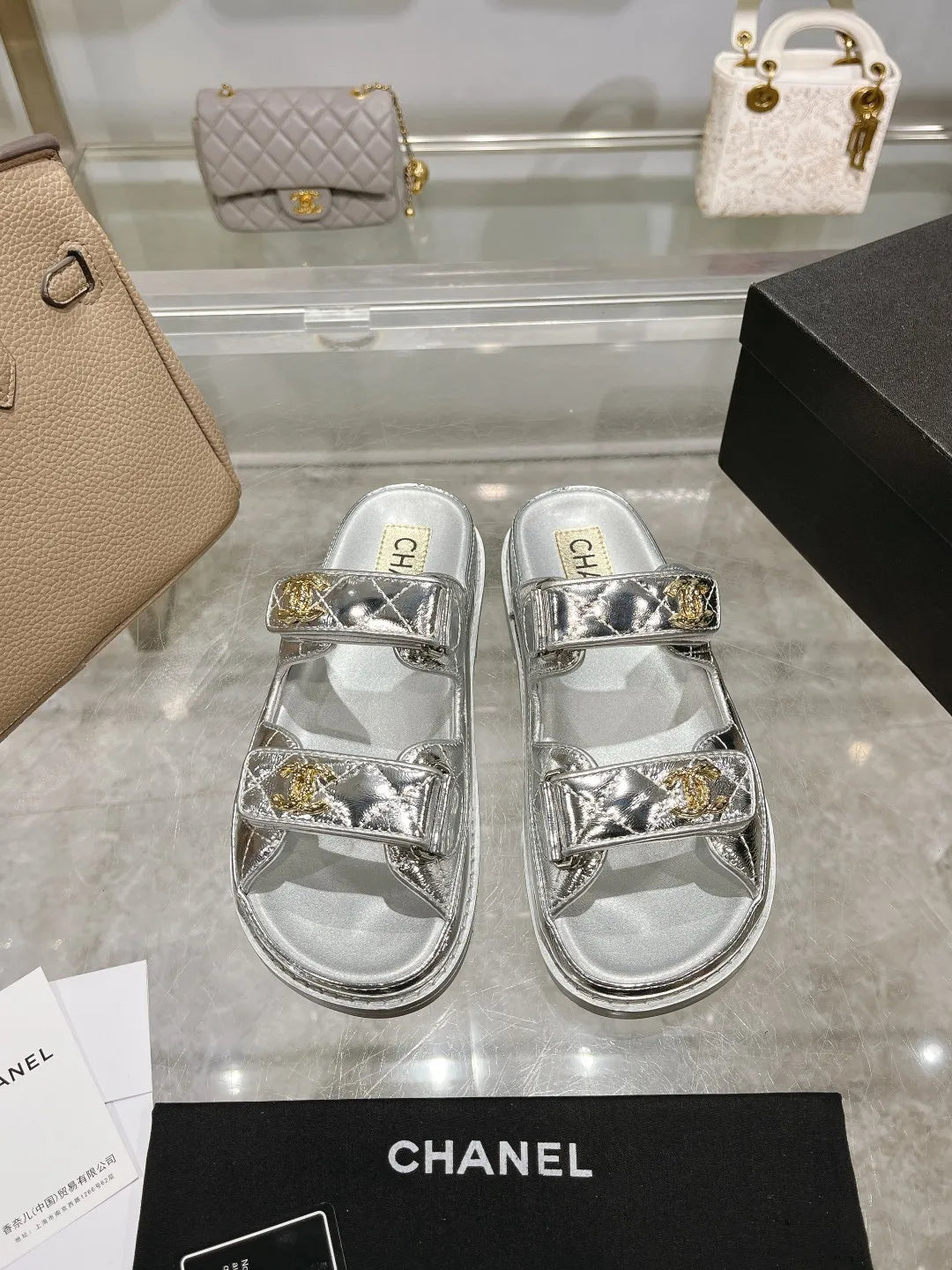 Z2R45C9  Popular leather shoes