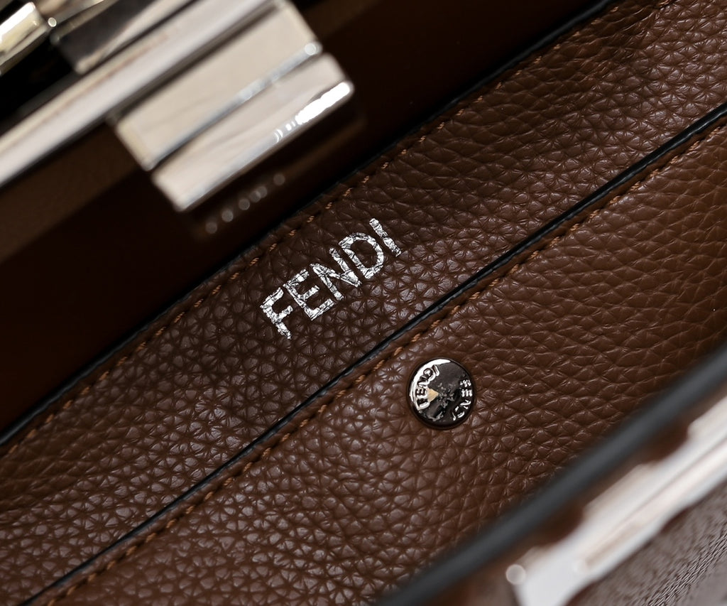 B1R115F136 Popular leather bag
