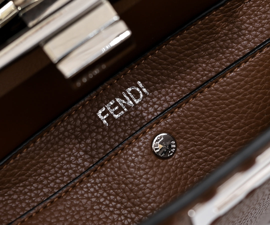 B1R115F136 Popular leather bag