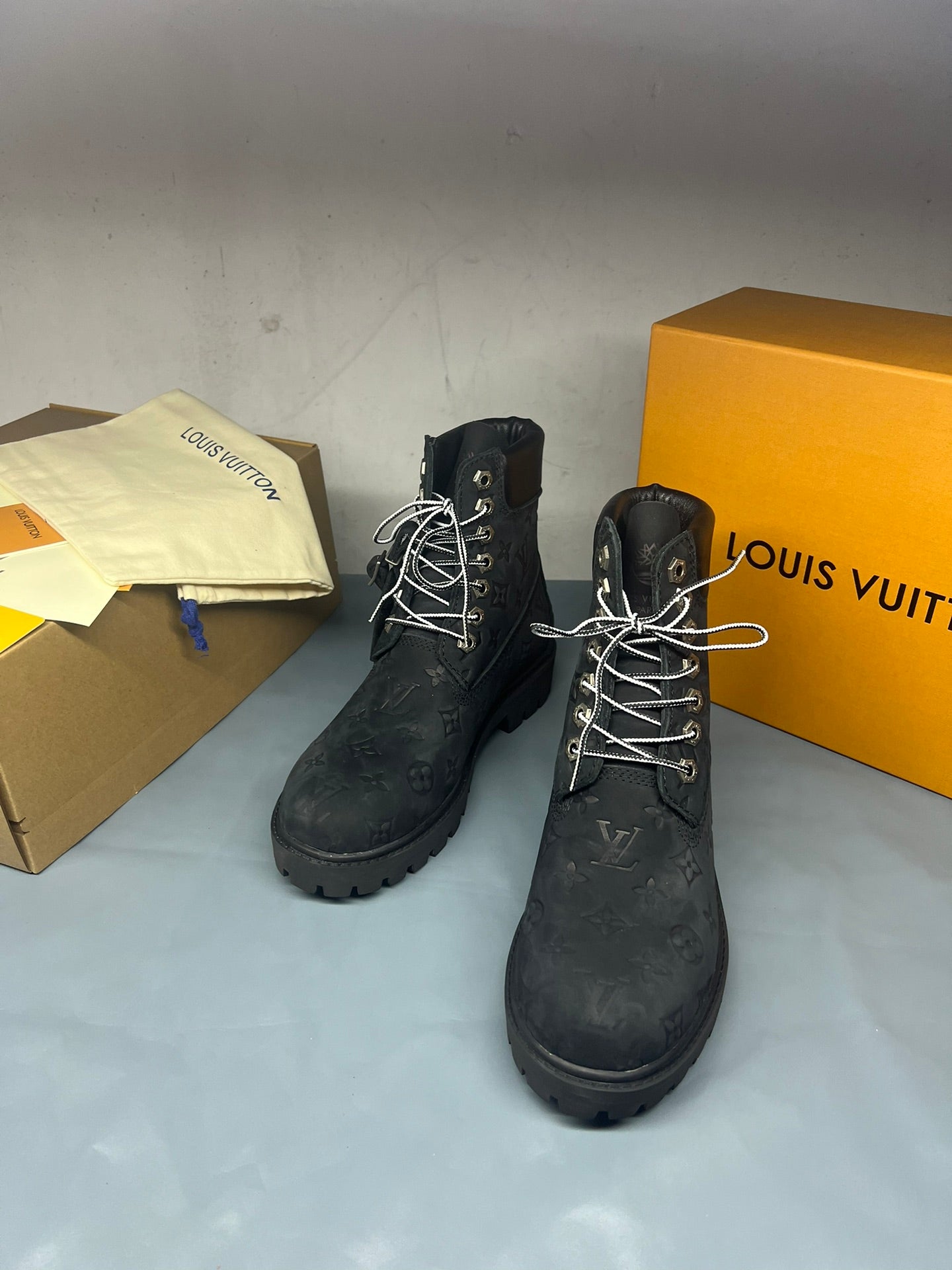 Z2Q105E382 Popular high-quality leather Boots