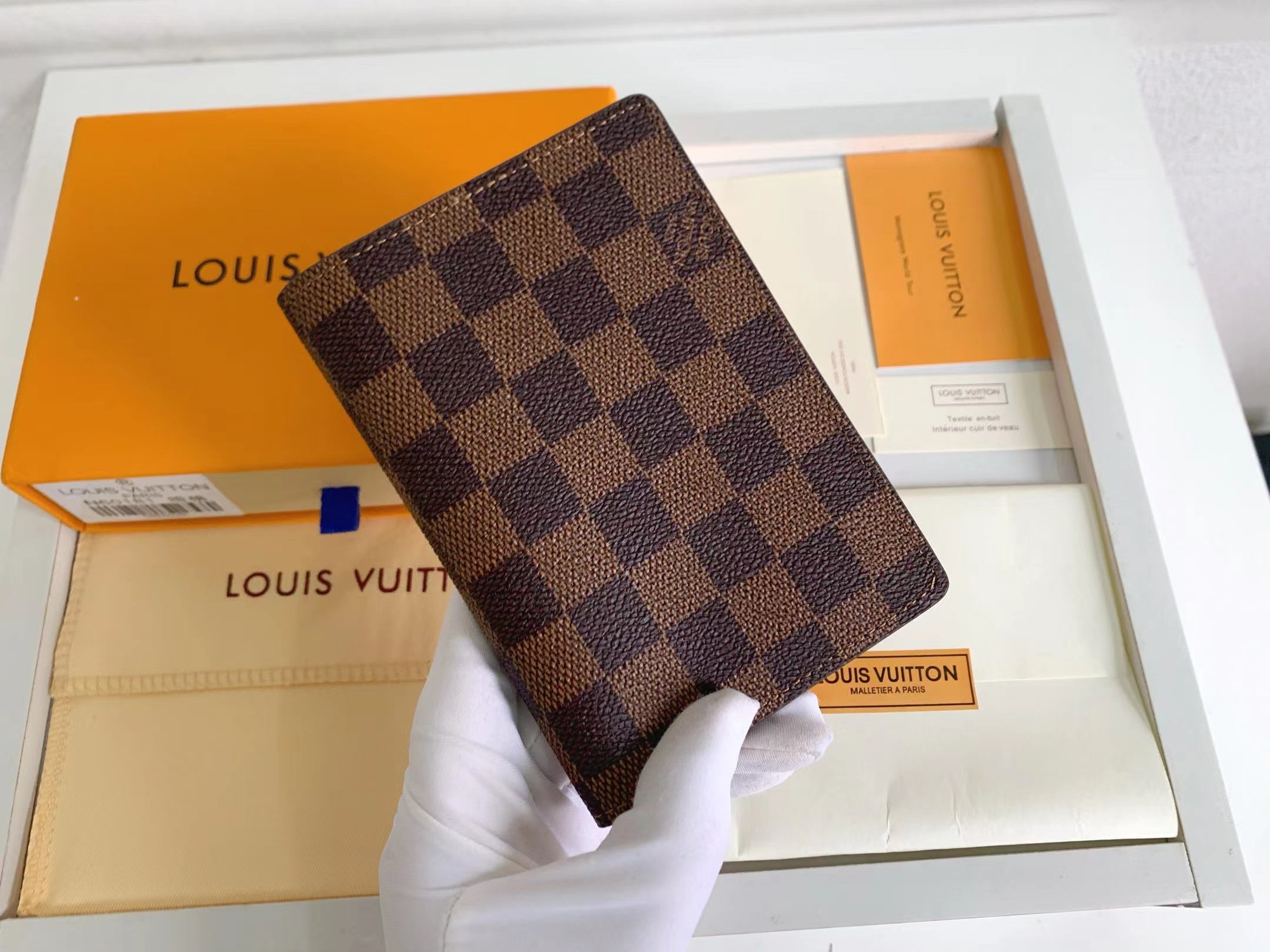 B1A42E300 Popular  leather wallets