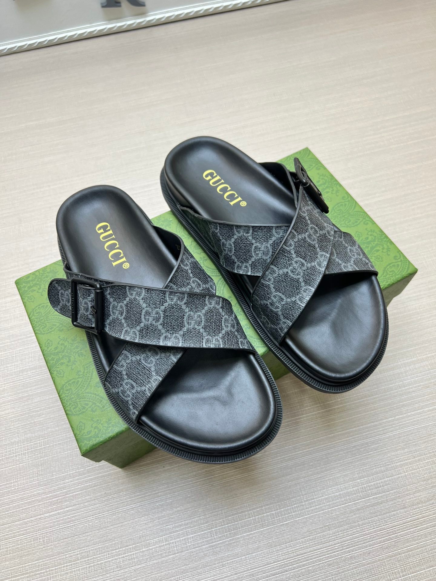 Z5ZB92 Popular slippers