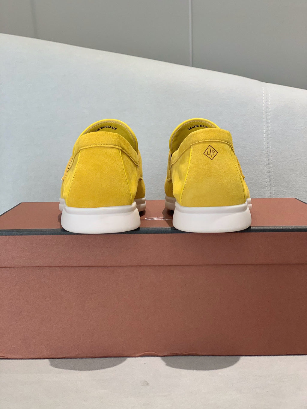 Z2R55A10 Popular high-quality shoes