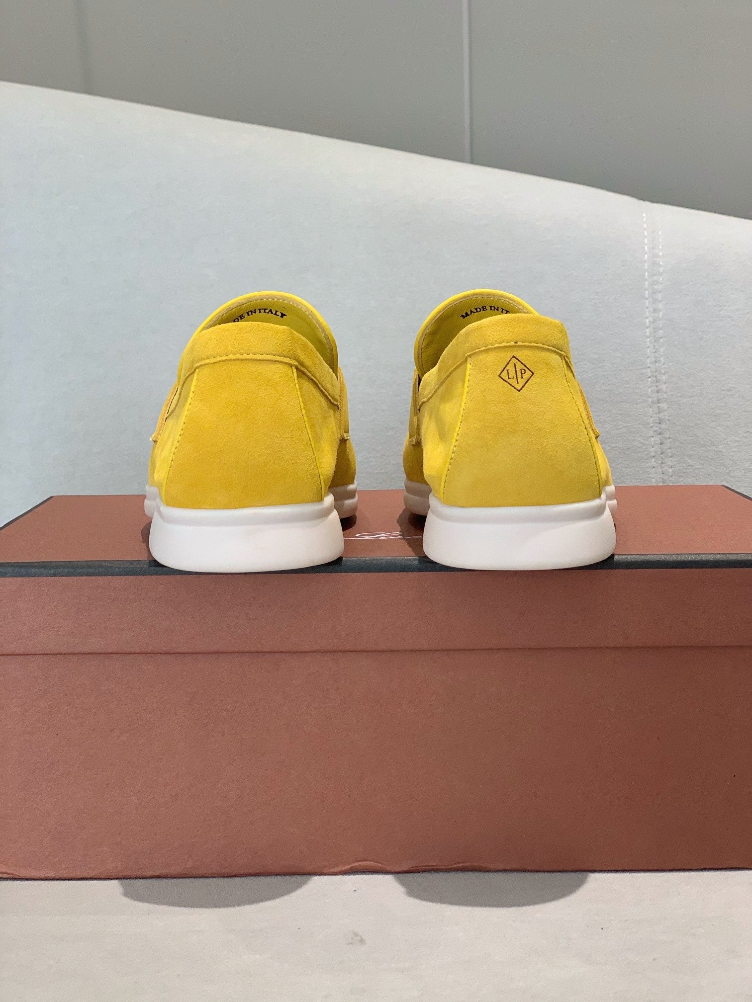 Z2R55A10 Popular high-quality shoes