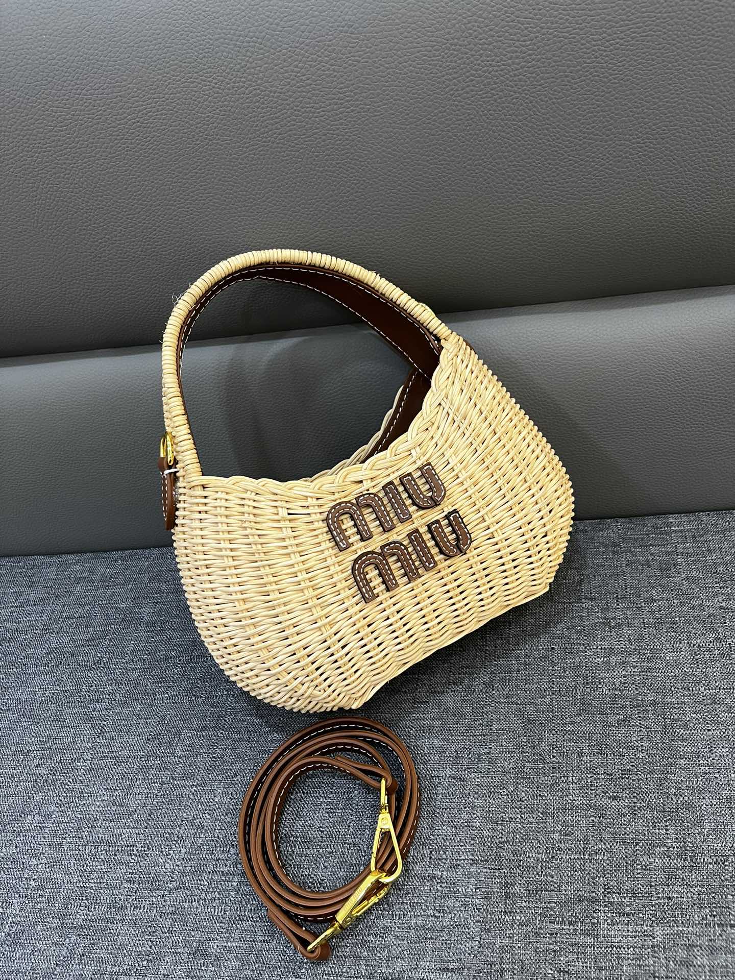 B1P46A119 Popular woven bag