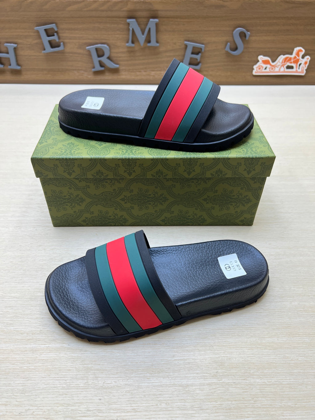 Z5X76B7  Popular slippers