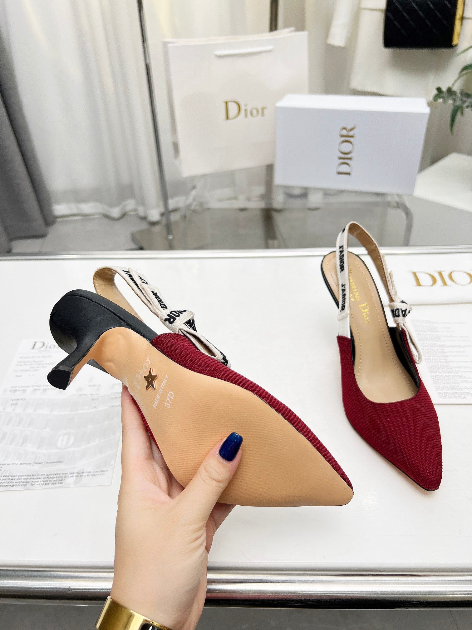 Z2Q55D44  Popular leather High heels