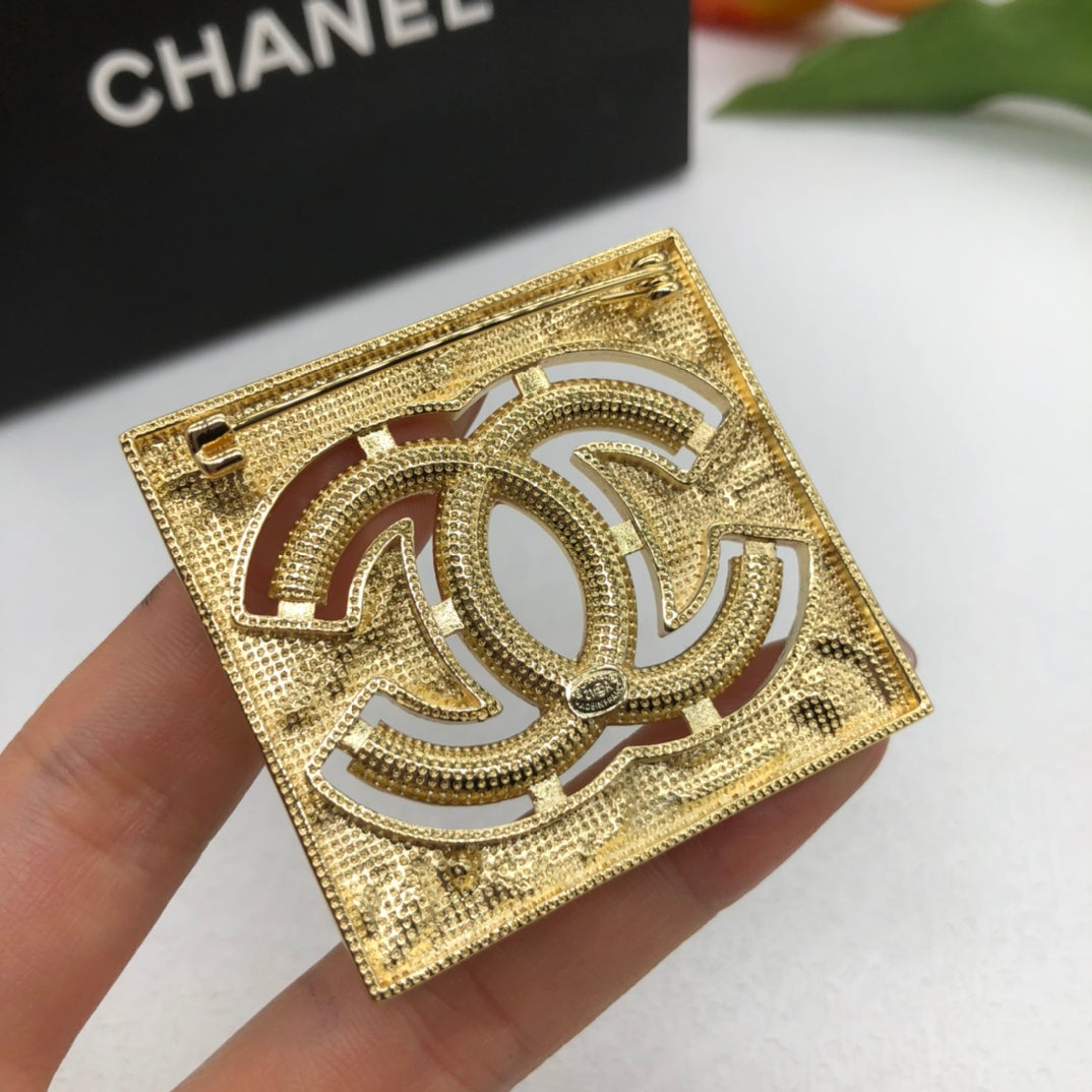 X1Z94C885    Popular Brooch