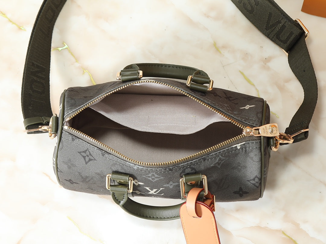 B1P46E30 Popular leather bag