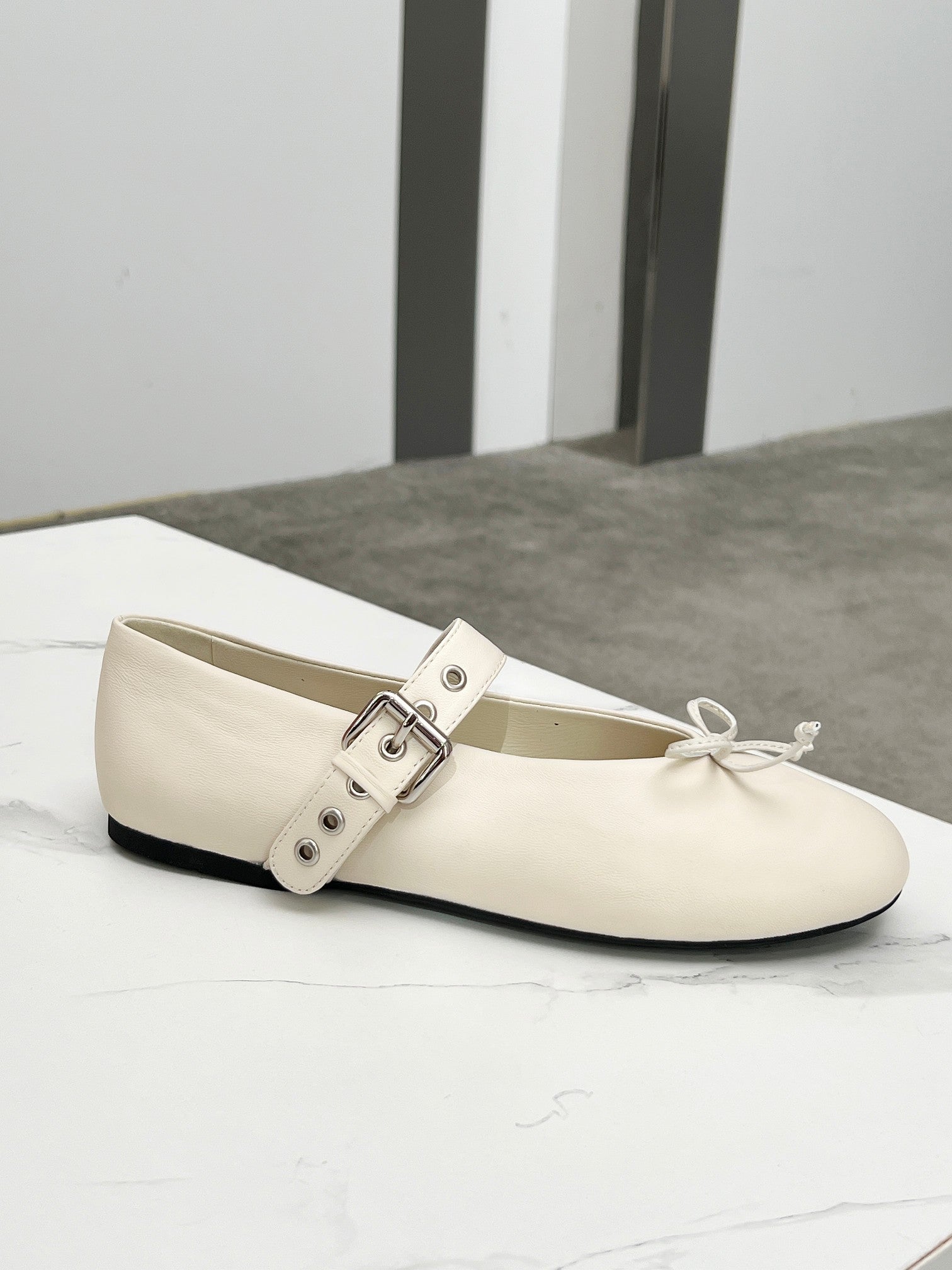 Z2Q95A90 Popular high-quality leather shoes
