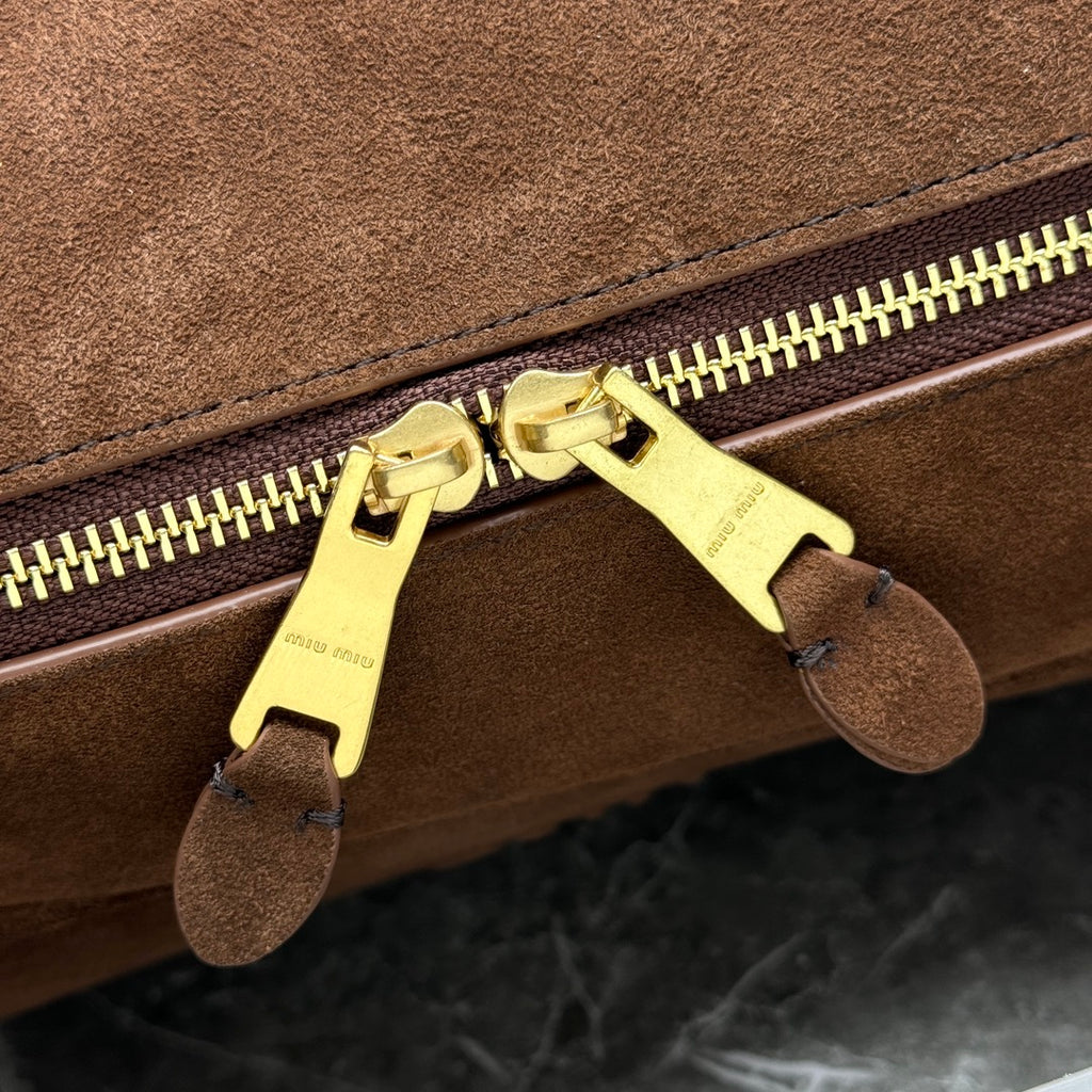 B1P36A28 Popular chamois leather bag