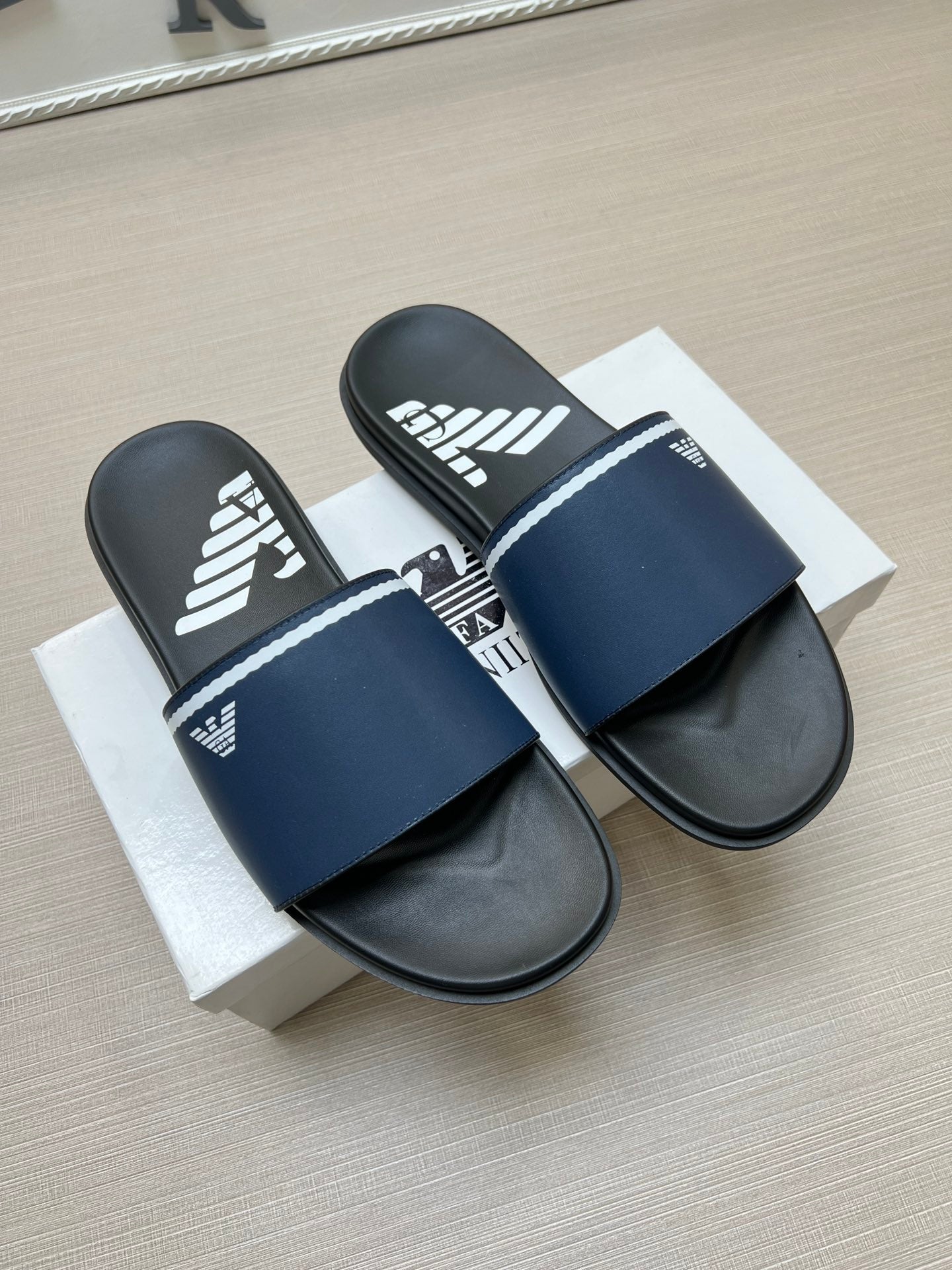 Z5ZA104 Popular slippers