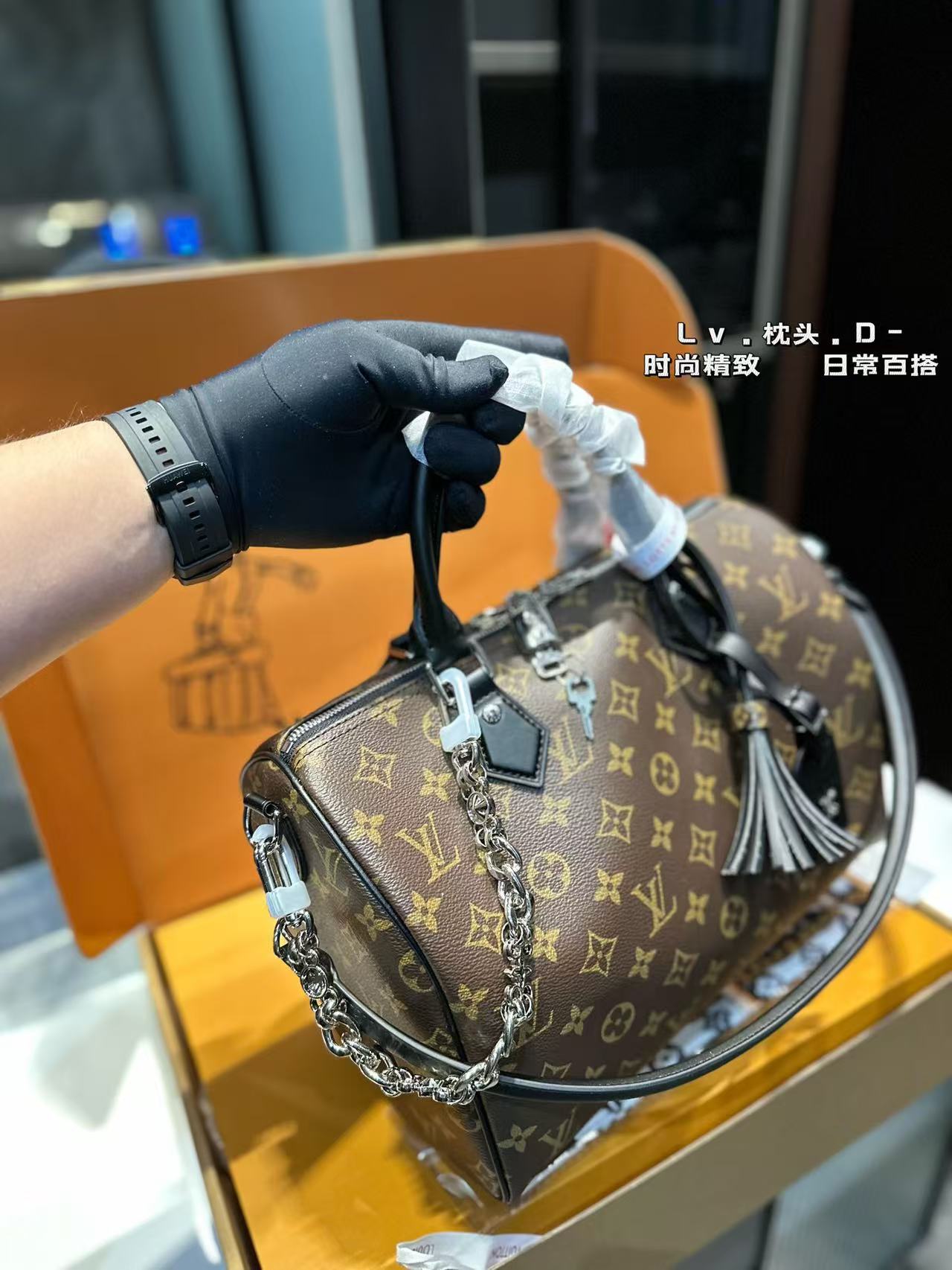 B1W15E22 Popular   leather bag