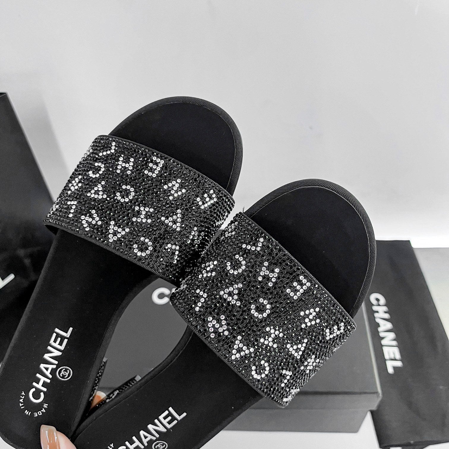 Z1ZC57 Popular sandals
