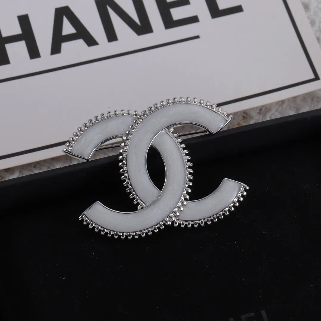 X14C781   Popular Brooch