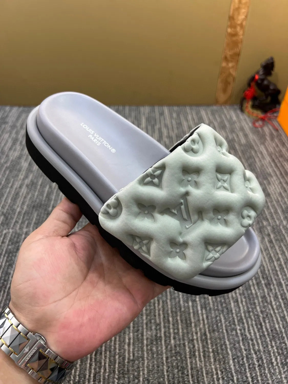 Z5XE119 Popular leather quality Slippers