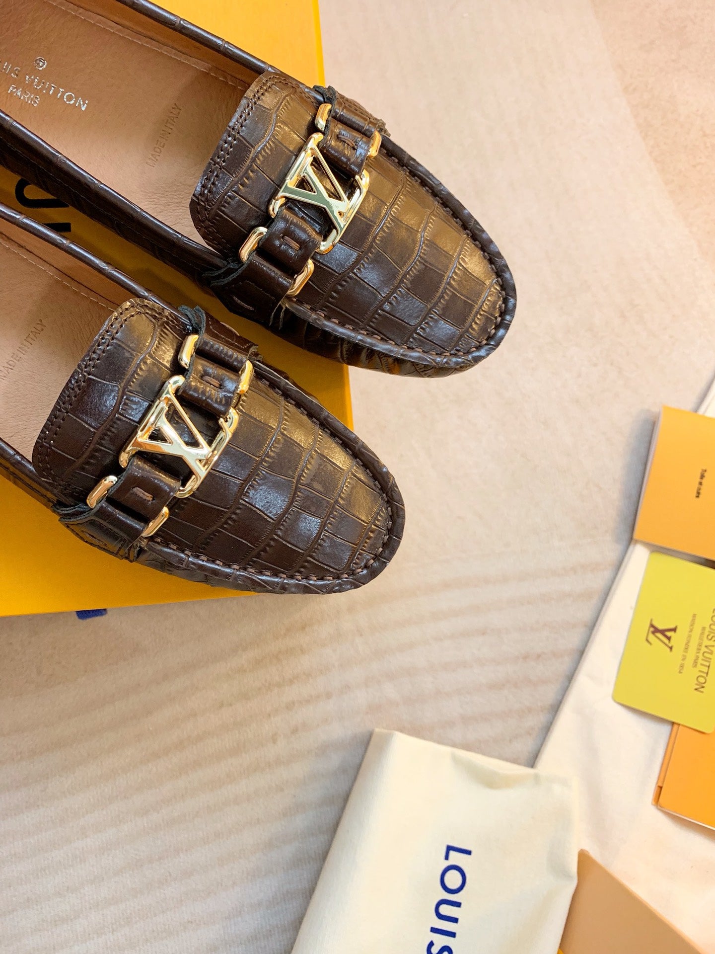 Z2Q95E98 Popular high-quality leather shoes