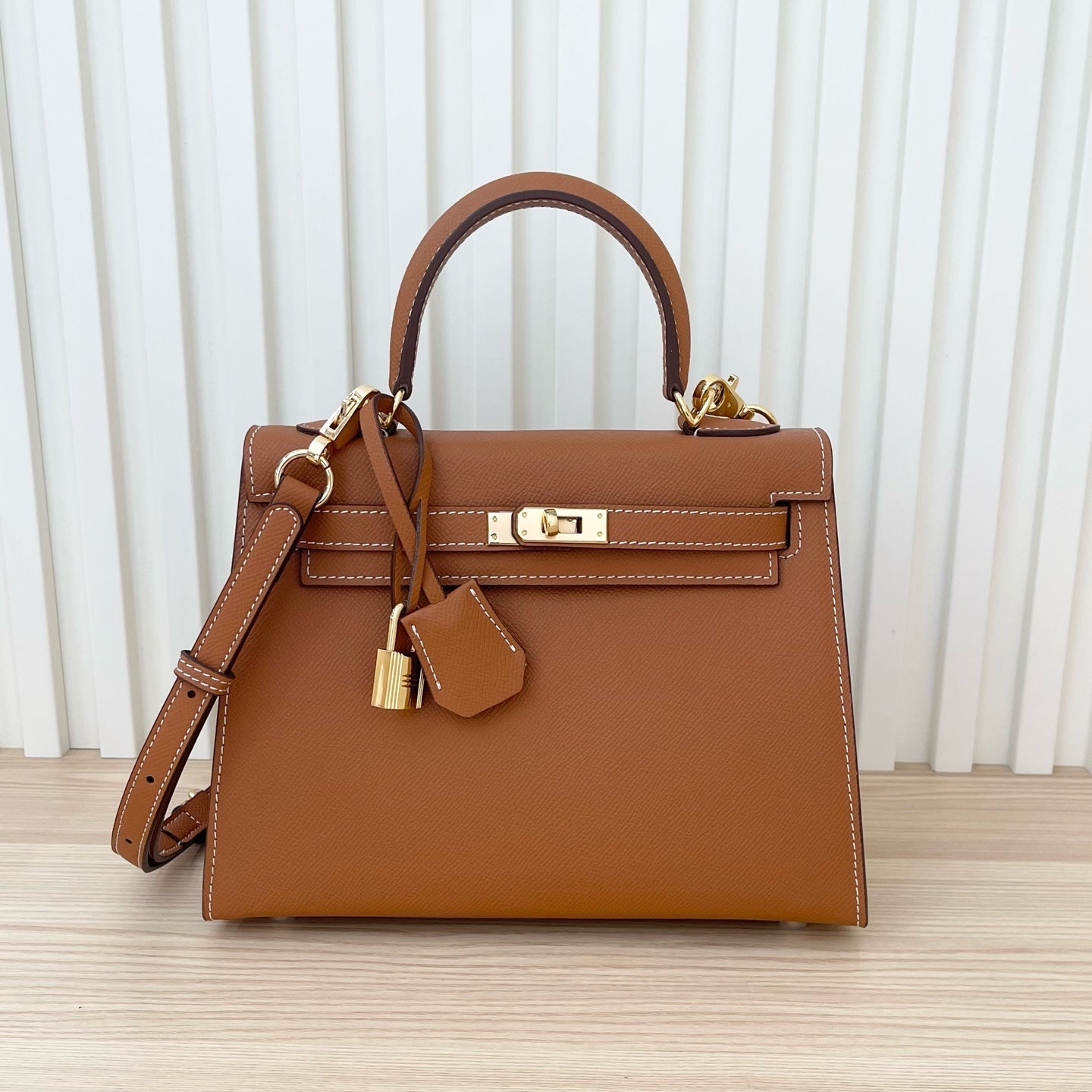 B1N46H7 Popular leather bag