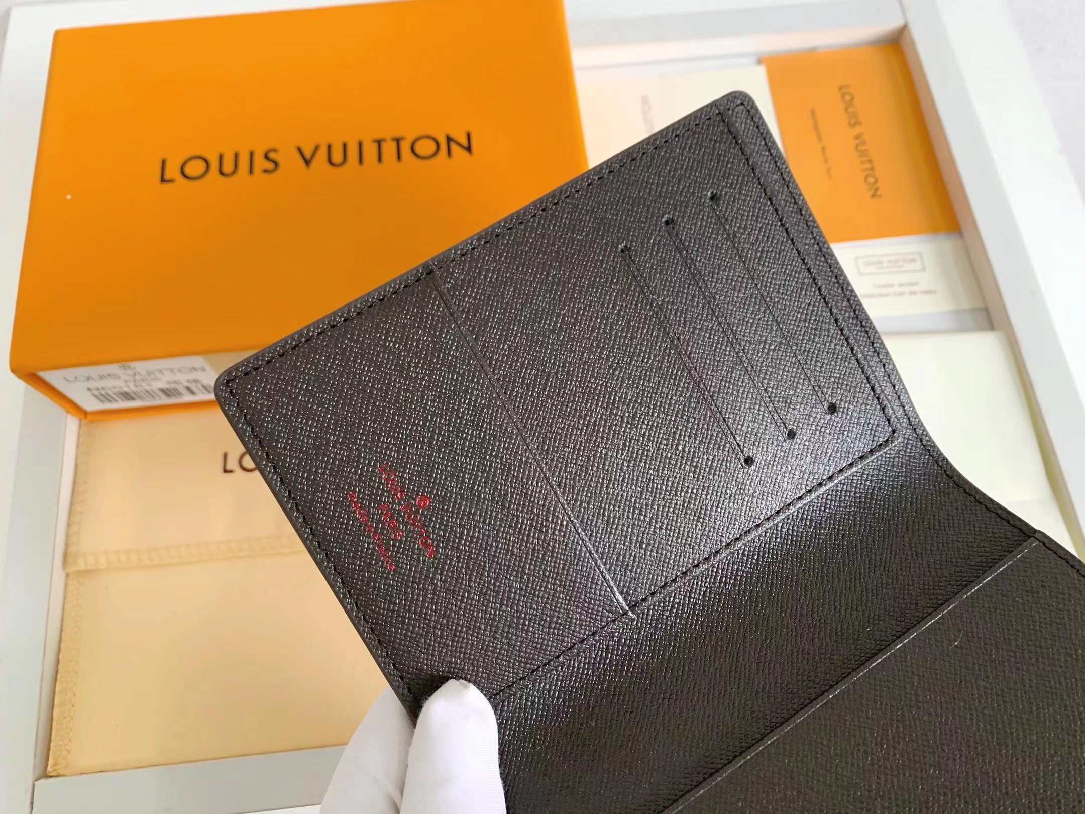 B1A42E300 Popular  leather wallets
