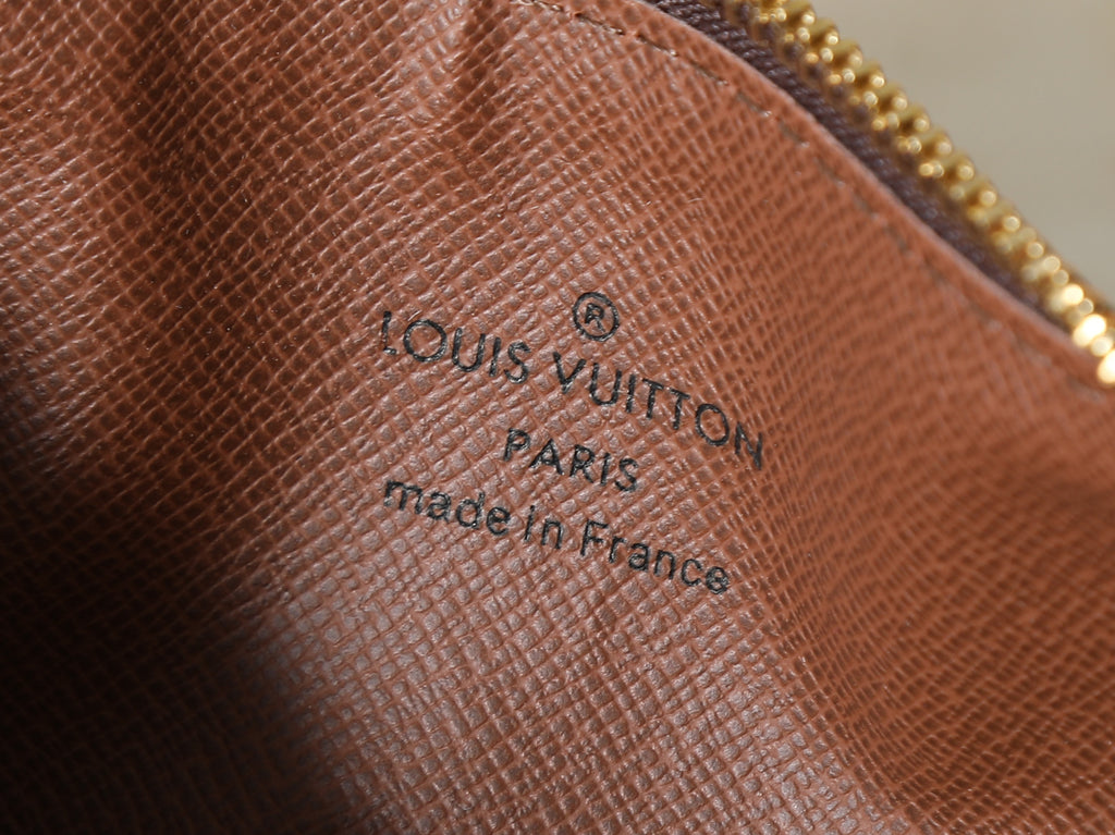 B1N56E21 Popular leather bag