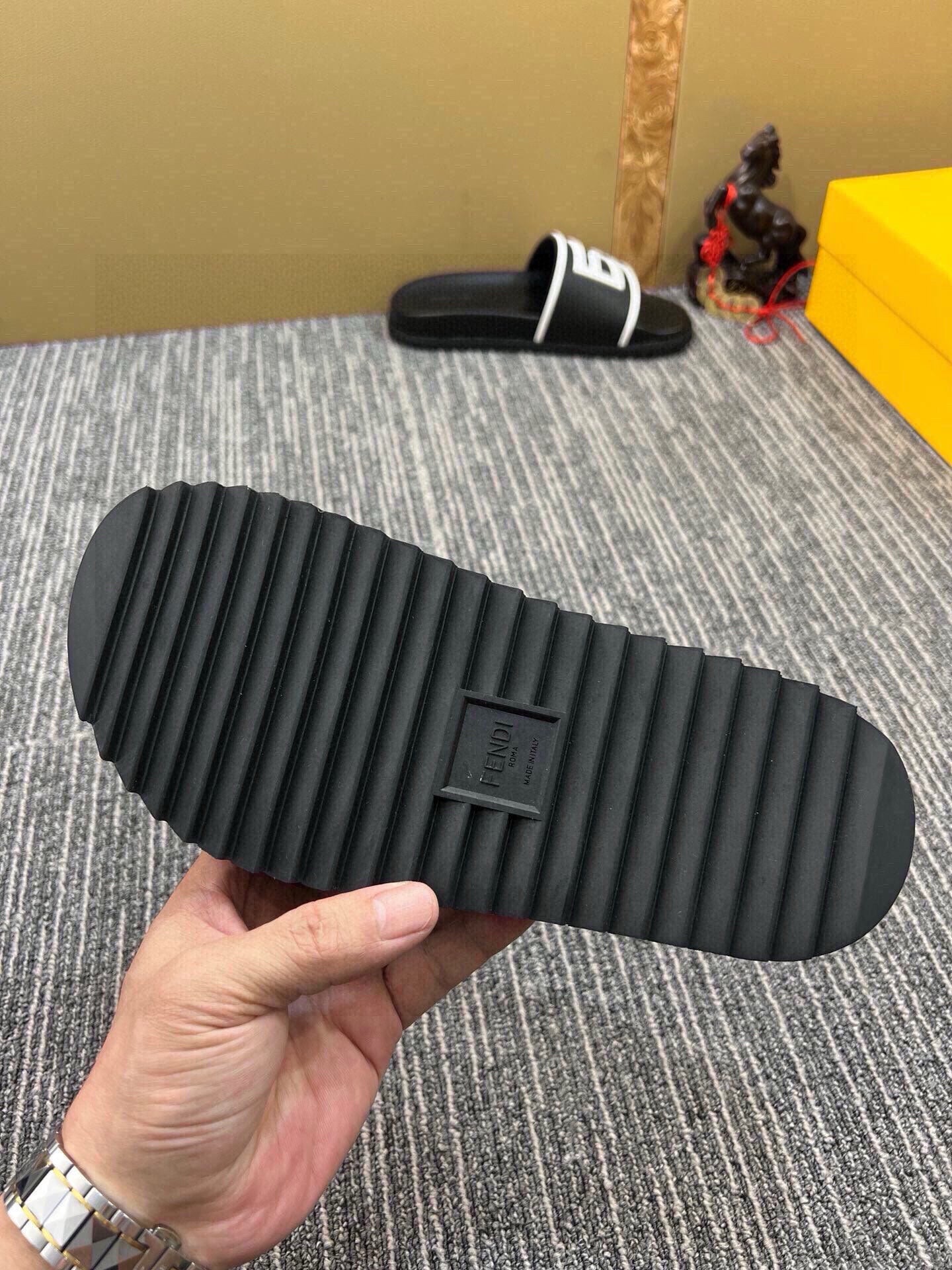 Z5Z35F286 Popular Slippers