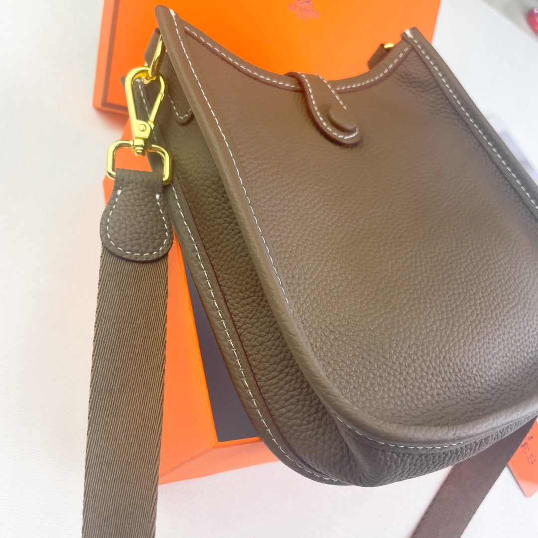 B1N46H5 Popular leather bag