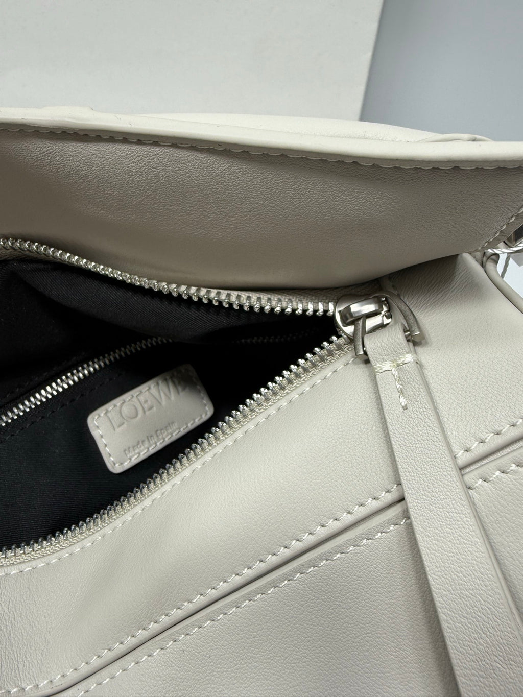 B1R46A11 Popular leather bag