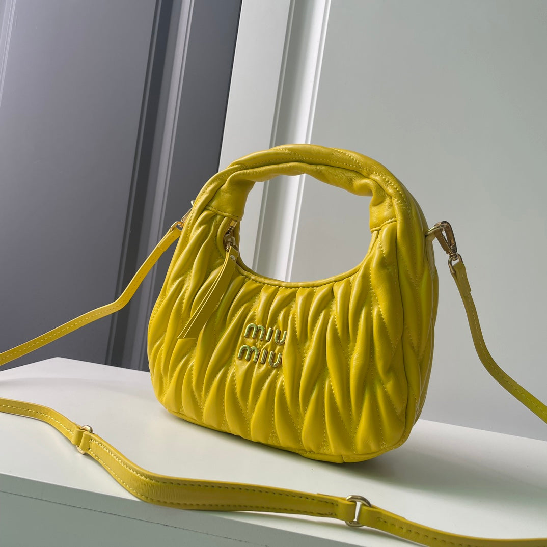 B1P46A116 Popular leather bag