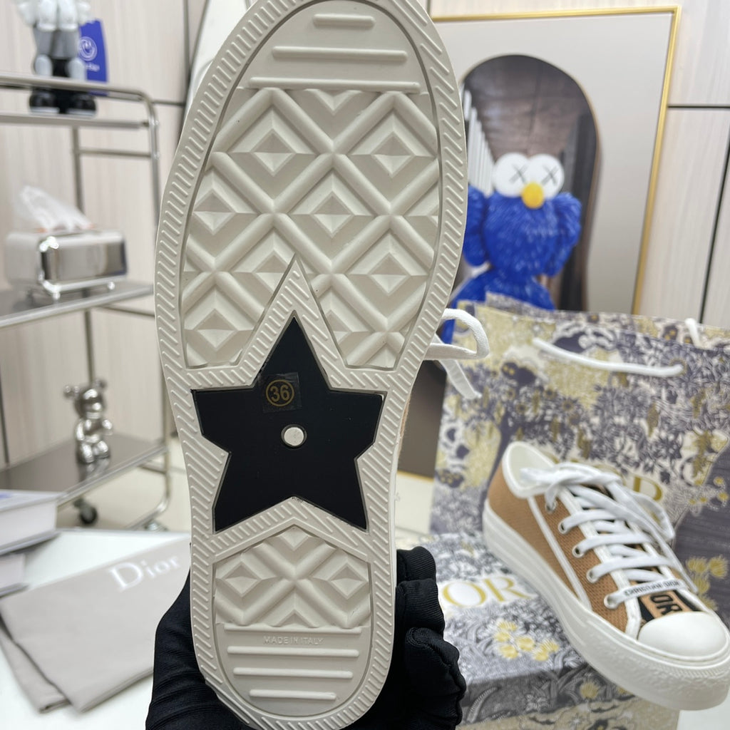 Z1XD66 Popular shoes