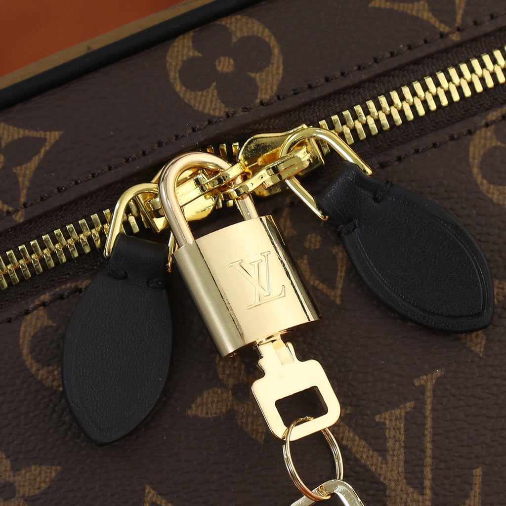 B12X43E121 Popular   leather bag 