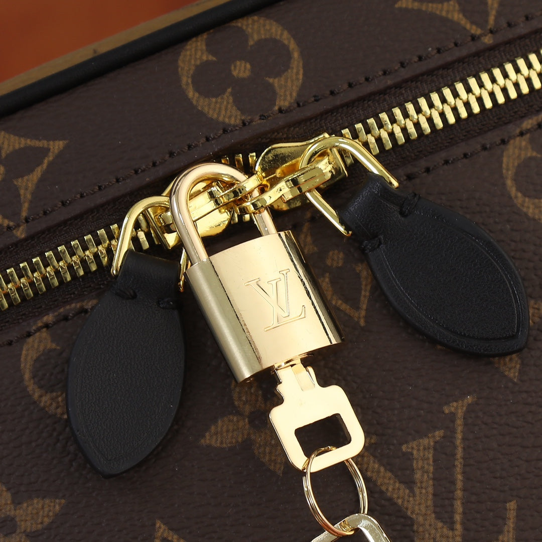 B12X43E121 Popular   leather bag 