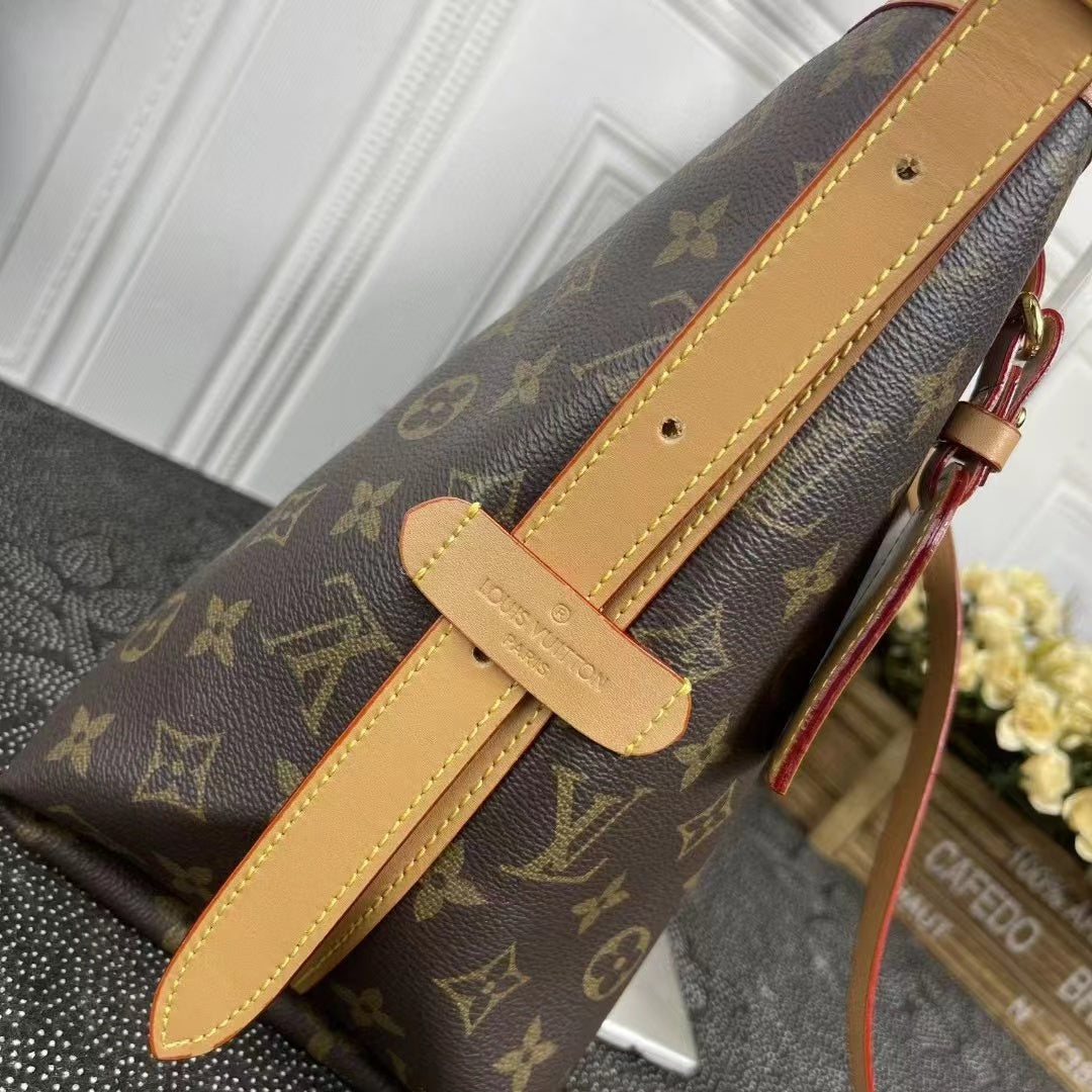 B12X14E258 Popular   leather bag 