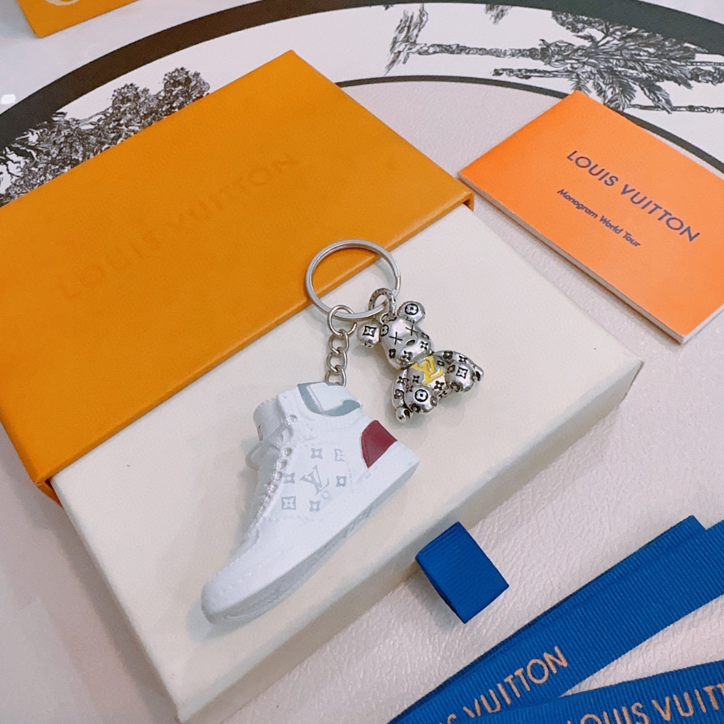 A1Z105E70 Popular bag 's charms accessories