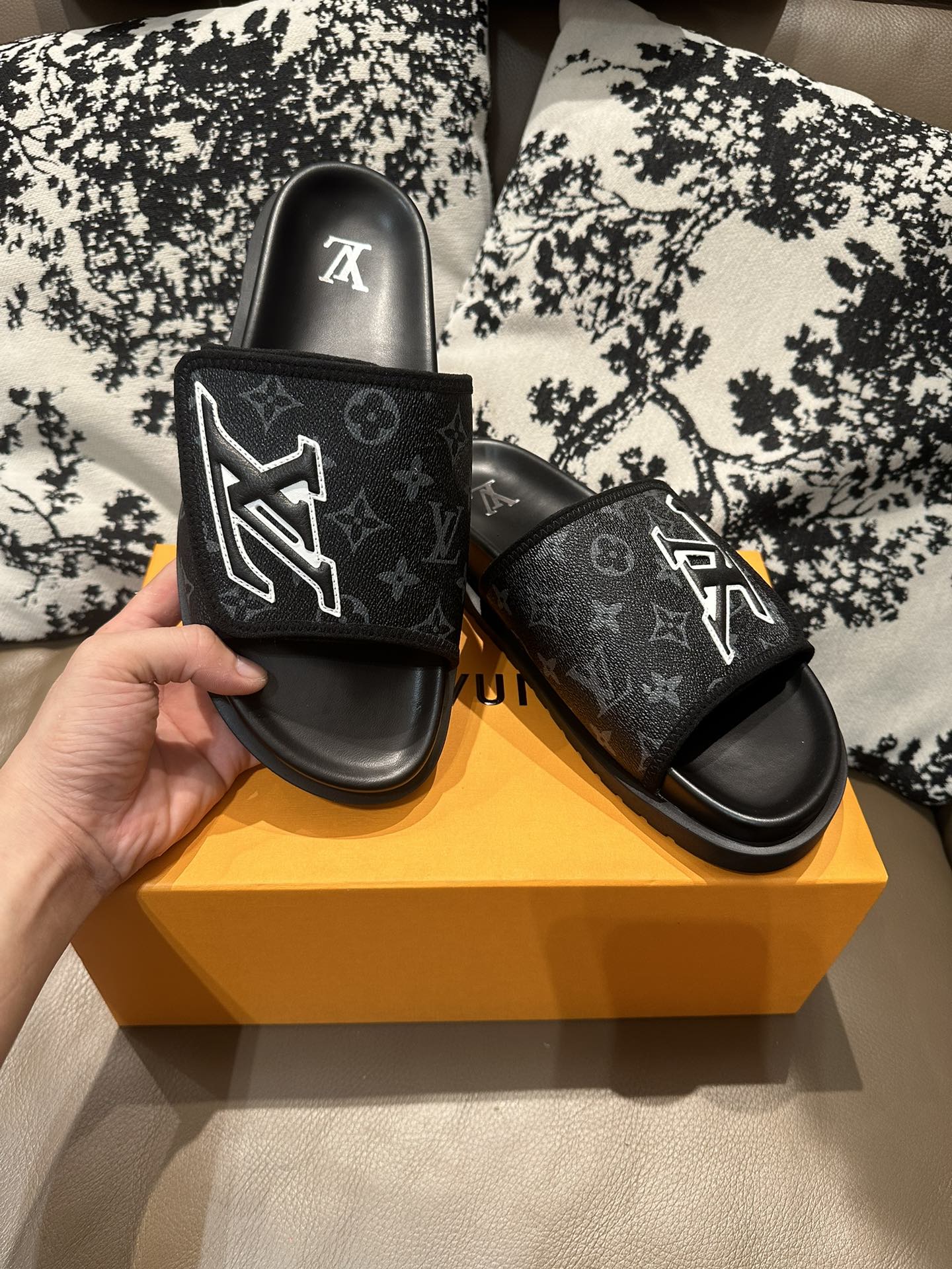 Z2Z85E28  Popular leather Shoes