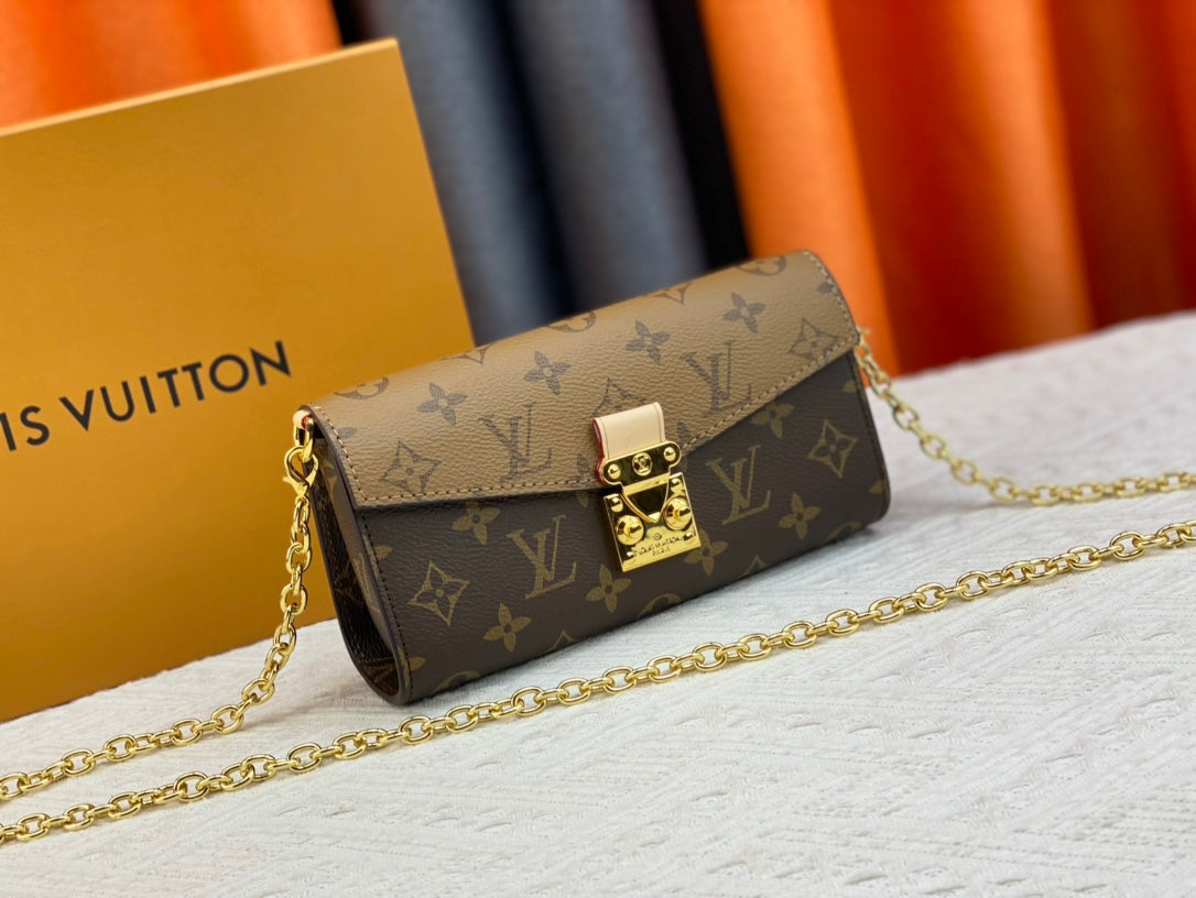 B1X43E32 Popular  leather bag 
