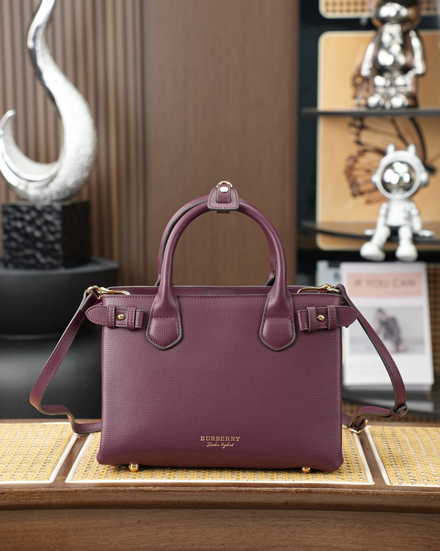 B1R76R20  Popular leather bag