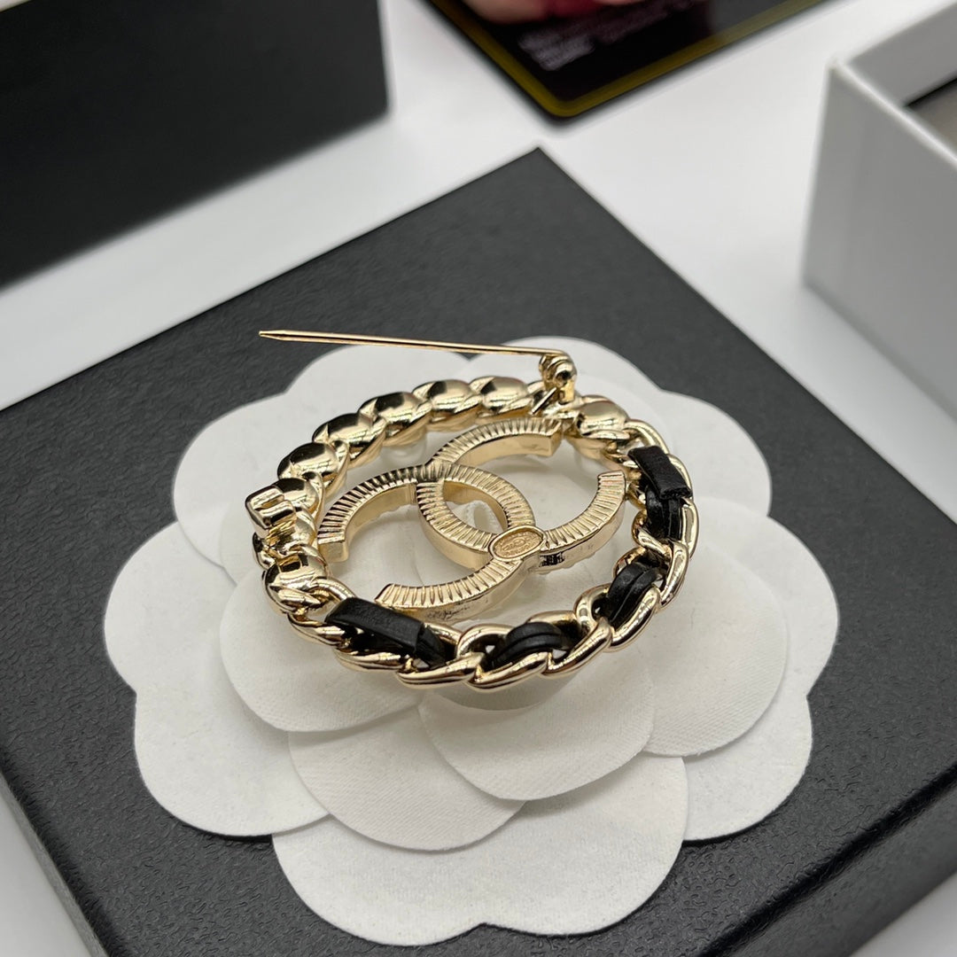 X1ZC893    Popular Brooch