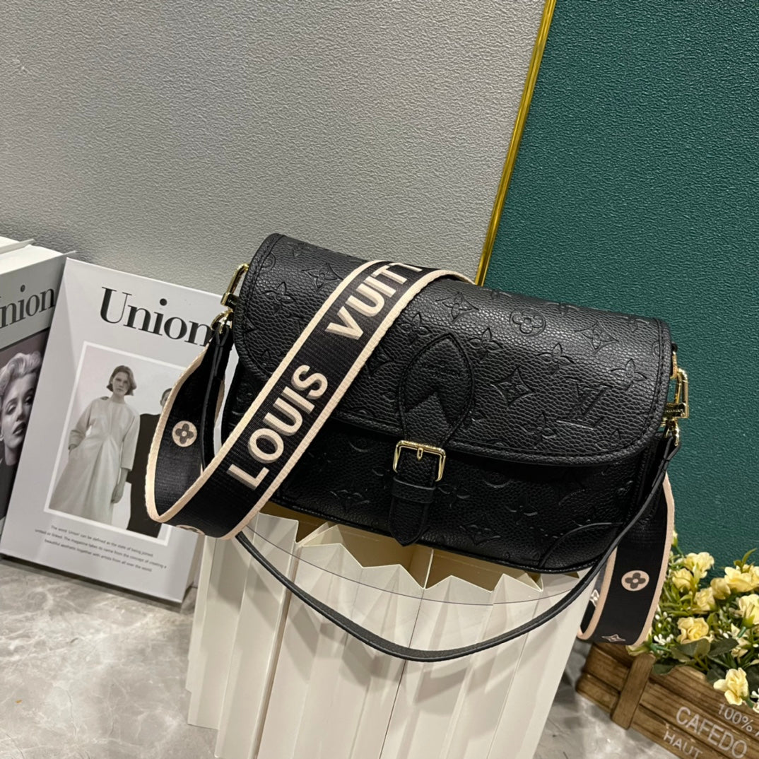 B12X44E318 Popular   leather bag 