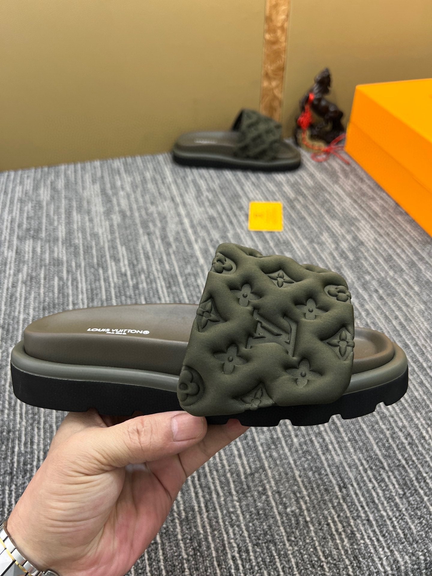 Z5XE119 Popular leather quality Slippers