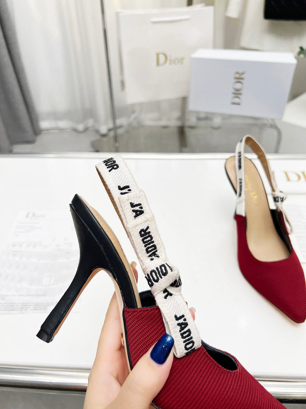 Z2Q55D44  Popular leather High heels