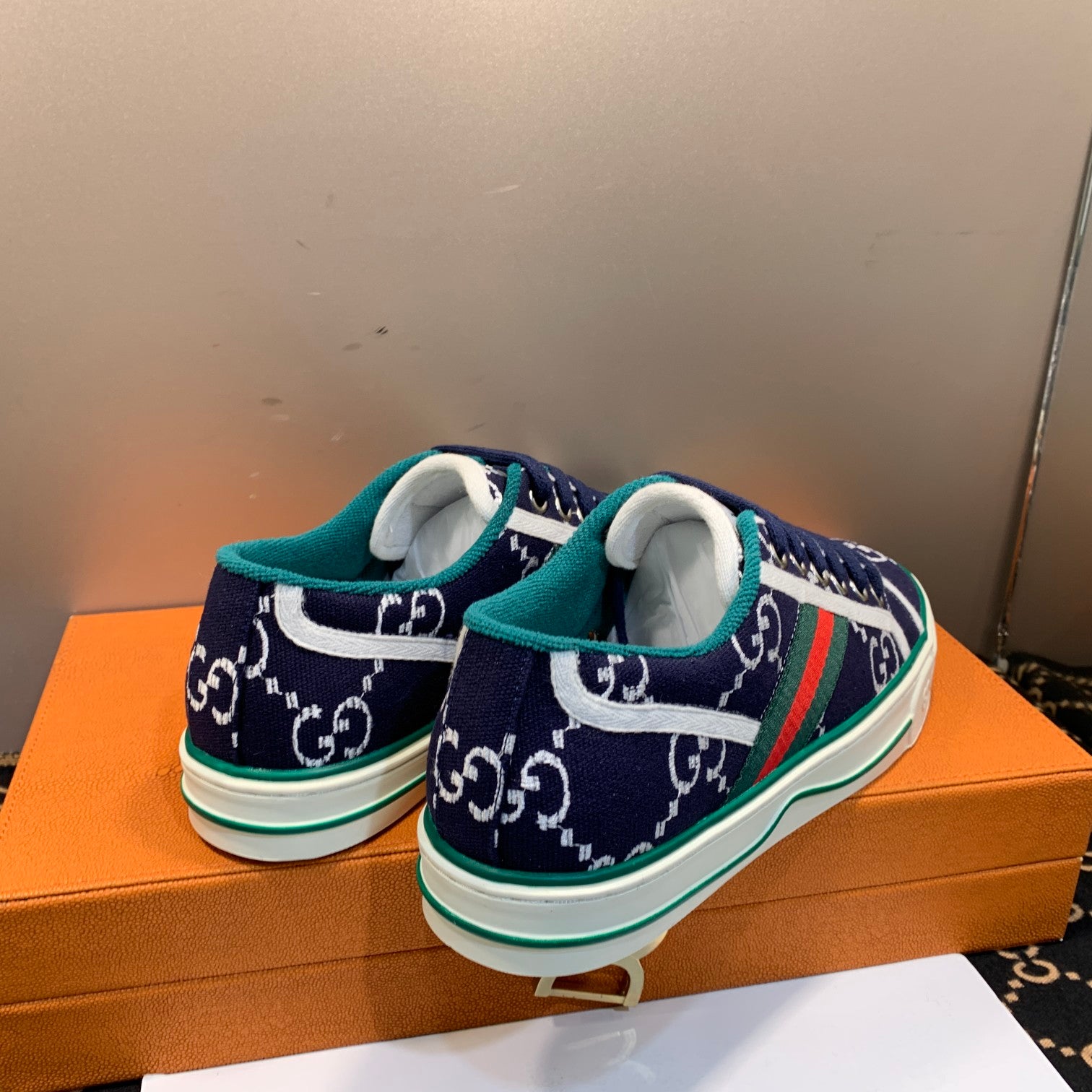 Z2Q105B206 Popular high-quality Shoes