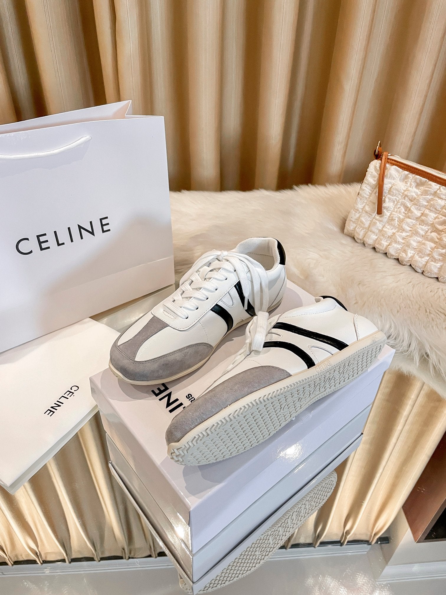 Z1N285N2  Popular sneakers