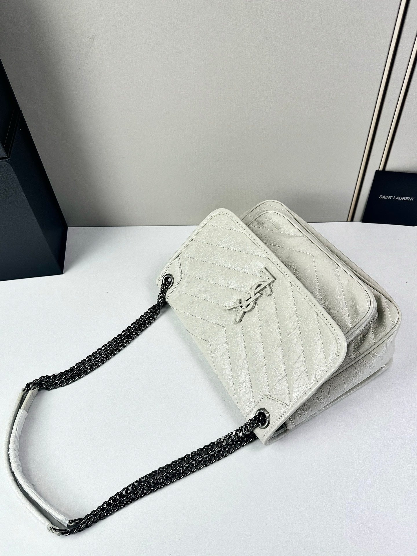 B1R76SL16 Popular leather bag