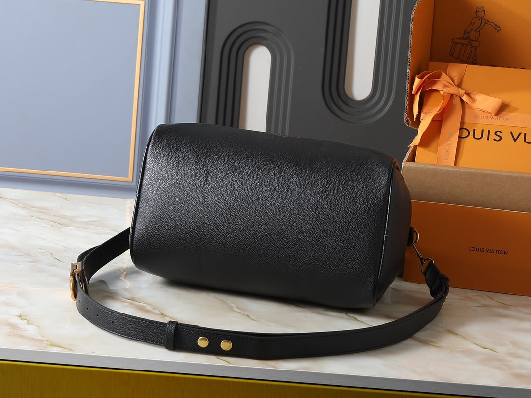 B1P46E40 Popular leather bag