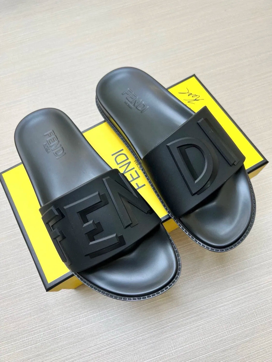 Z5Z35F281  Popular Slippers